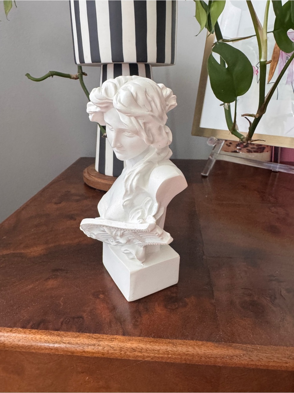 Greek goddess bust sculpture - Picture 7 of 9